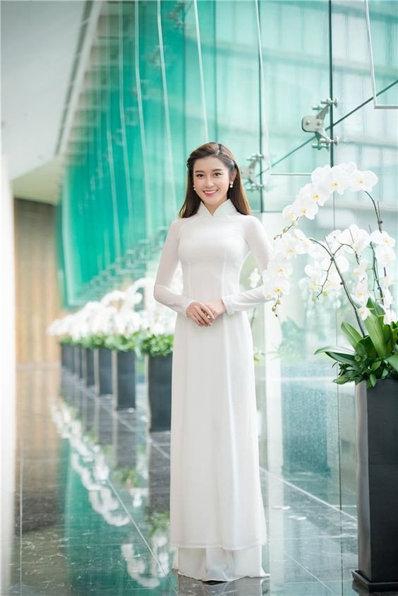 Áo dài trắng gạo cổ cong