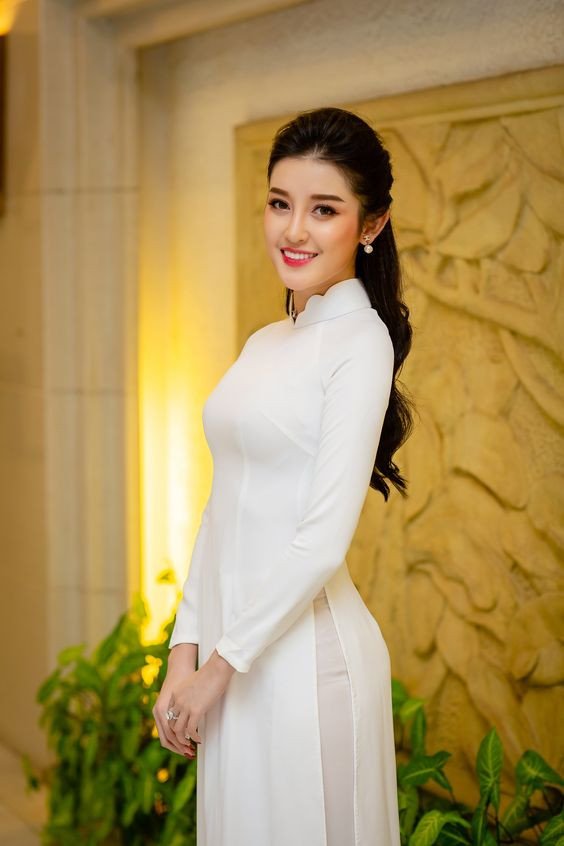 Áo dài trắng ngà cổ cách điệu