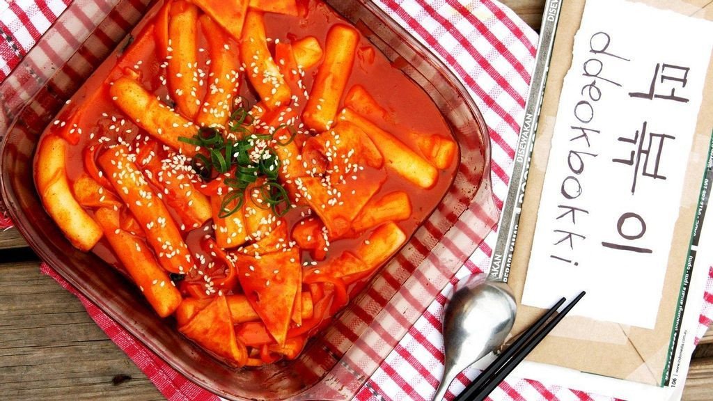 Bánh gạo nhân phô mai biến tấu với chả cá Hàn Quốc