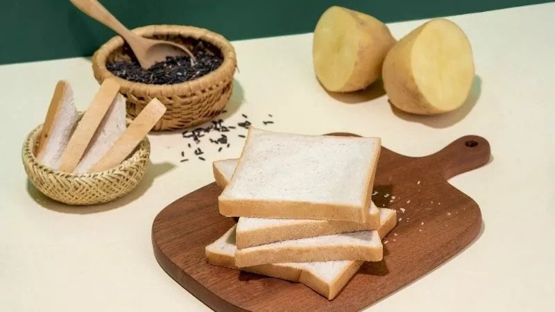 Bánh mì khoai tây gạo lứt tươi ngon