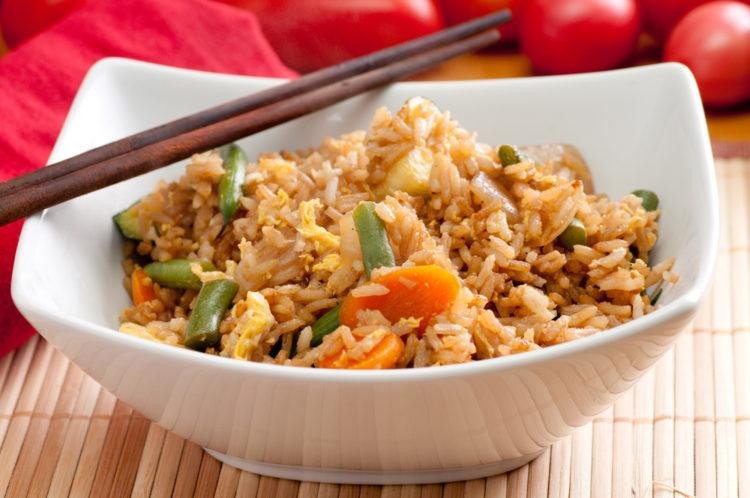 Bát gạo lứt ấm nóng, bổ dưỡng, cung cấp năng lượng cho cơ thể khỏe mạnh