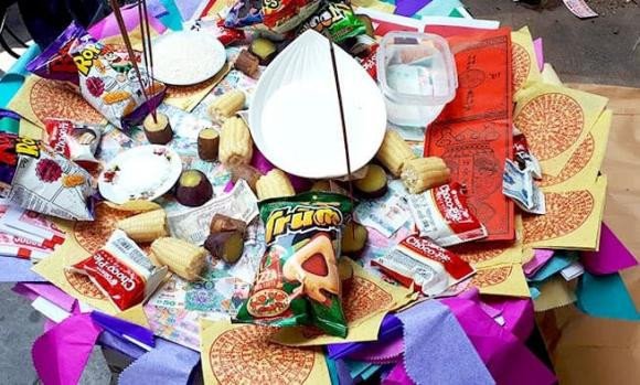 Bát muối gạo được dùng trong lễ cúng tế gia tiên