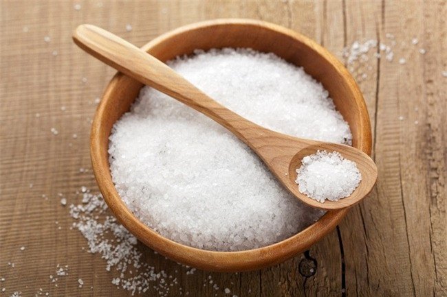 bát nước muối và tiền xu giúp xua đuổi năng lượng tiêu cực