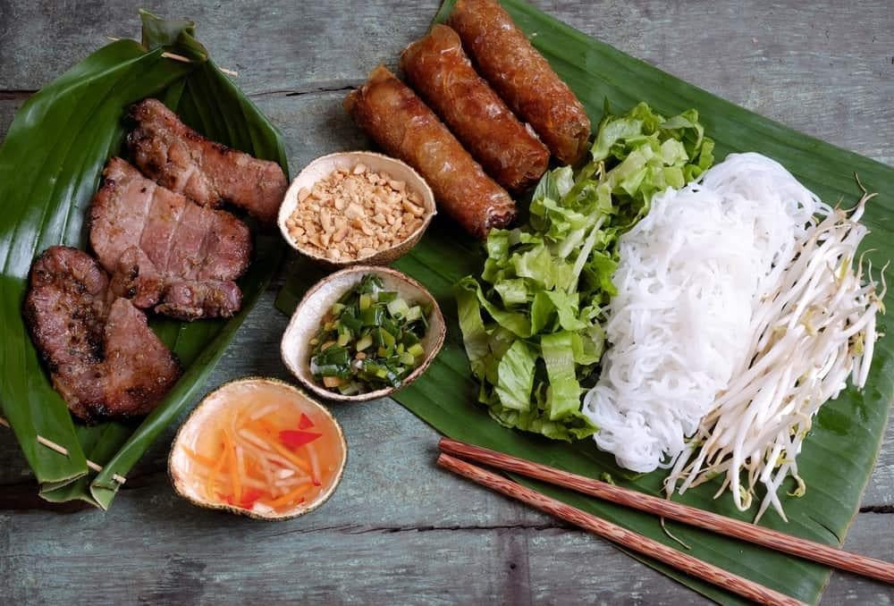 Biểu đồ minh họa chỉ số đường huyết của bún gạo và các loại thực phẩm quen thuộc.