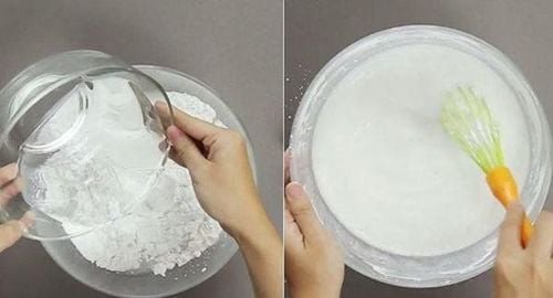 Bột gạo tẻ và bột gạo nếp chuẩn bị làm bánh cuốn