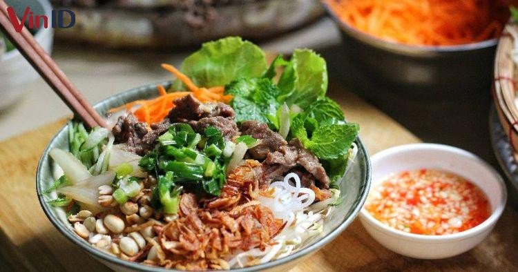 Bún bò xào Nam Bộ chuẩn vị, thơm ngon