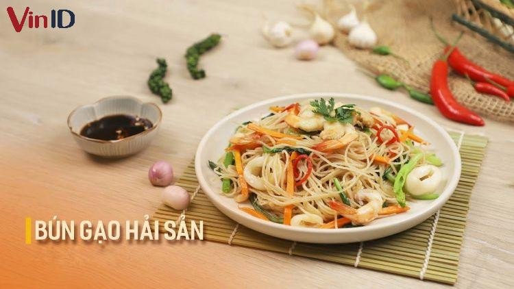 Bún gạo xào hải sản tươi ngon, hấp dẫn