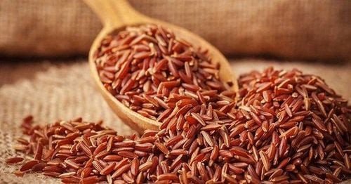 Các loại ngũ cốc nguyên hạt, bao gồm gạo lứt, so sánh lợi ích với gạo trắng cho sức khỏe tổng thể