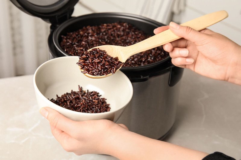 Cách chế biến gạo lứt đen và gạo nếp cẩm khác biệt để giữ dinh dưỡng
