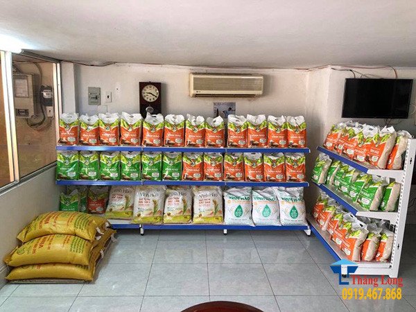 Chất lượng kệ trưng bày gạo đảm bảo, được sản xuất từ vật liệu bền bỉ