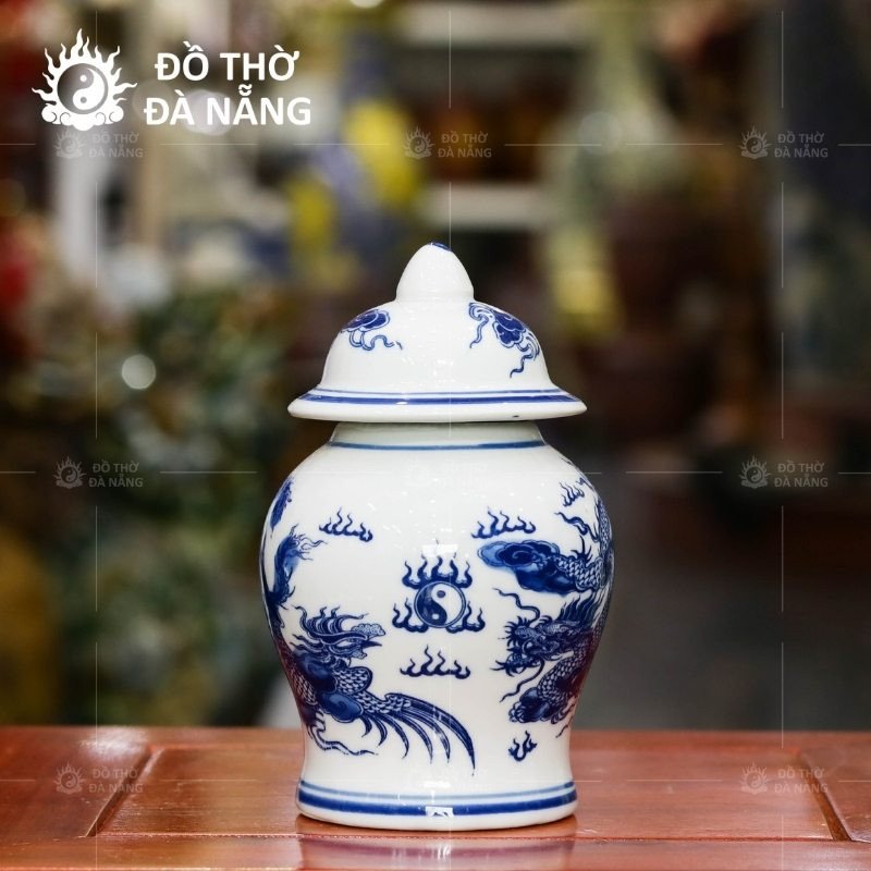 Chóe thờ men lam Bát Tràng họa tiết lưỡng long chầu nguyệt, mang ý nghĩa phong thủy tốt lành