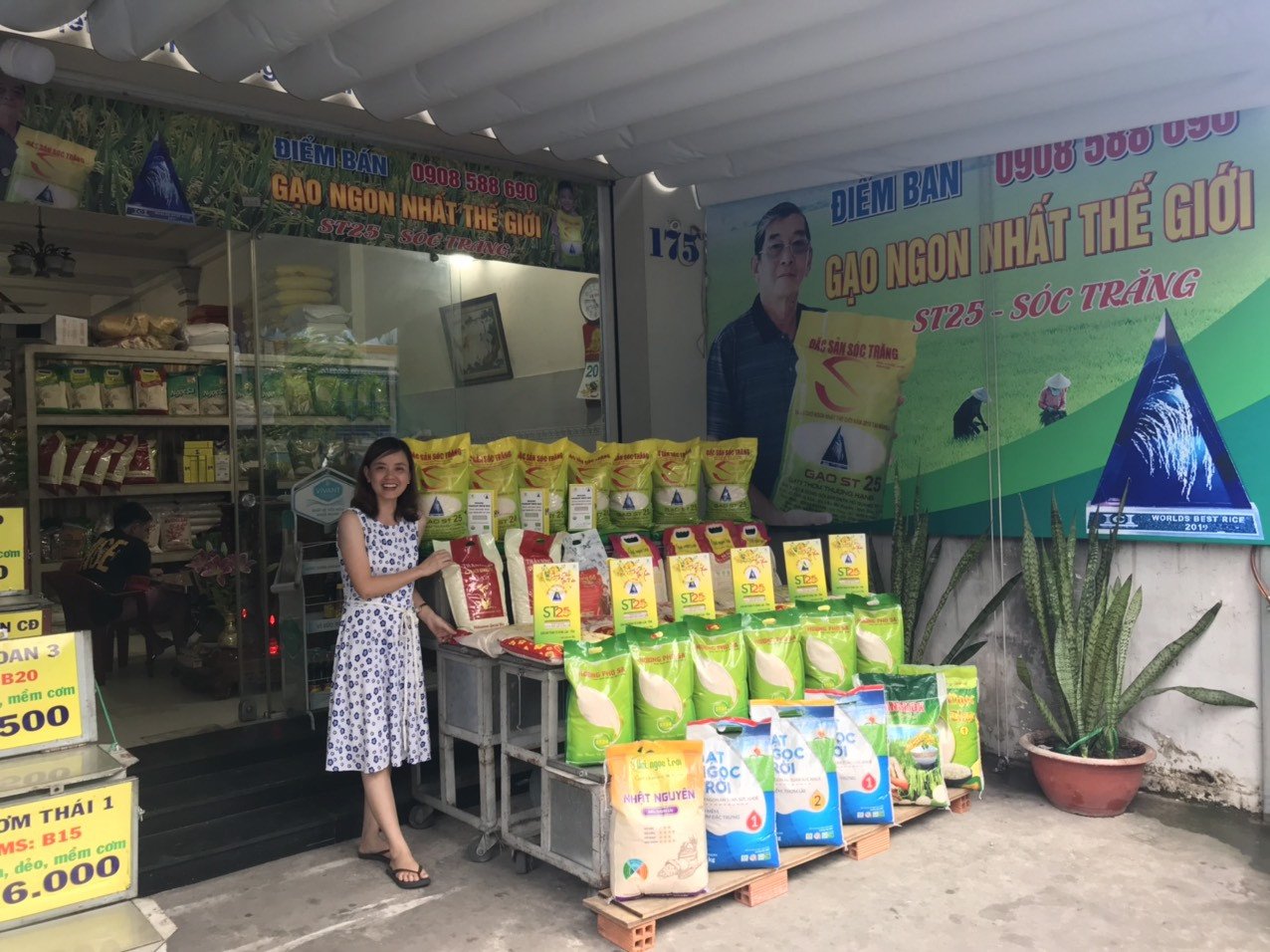 Cửa hàng đại lý gạo gần đây Tâm An Farm với không gian sạch sẽ, hiện đại