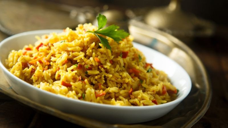 Đĩa cơm chiên dương châu hấp dẫn từ gạo thơm lài