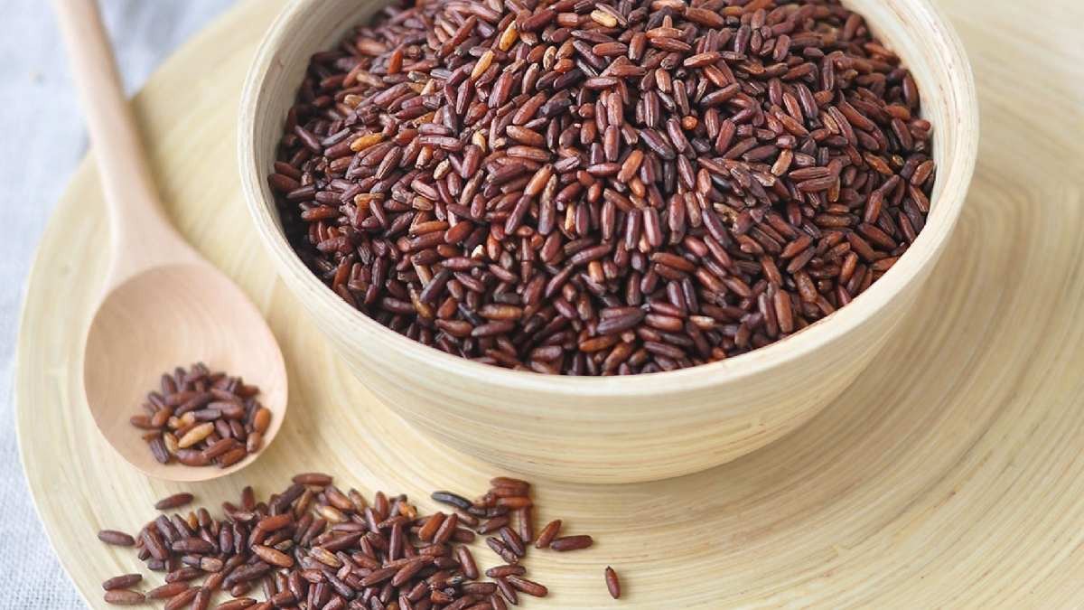 Gạo lứt đã ngâm sẵn để làm sữa gạo bằng máy