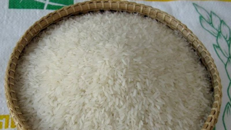 Gạo thơm lài được bảo quản trong hộp kín