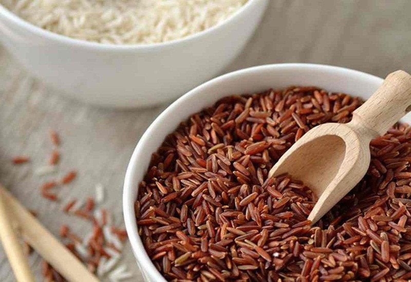 Hạt gạo lứt nguyên cám với lớp vỏ cám giàu dinh dưỡng