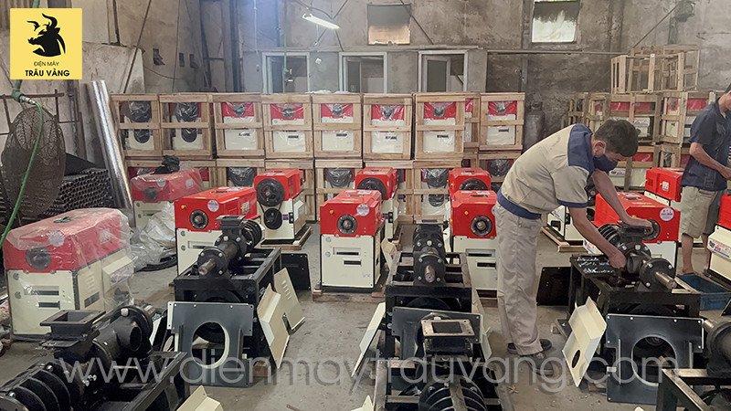 Hệ thống máy móc trong nhà máy xay xát lúa gạo