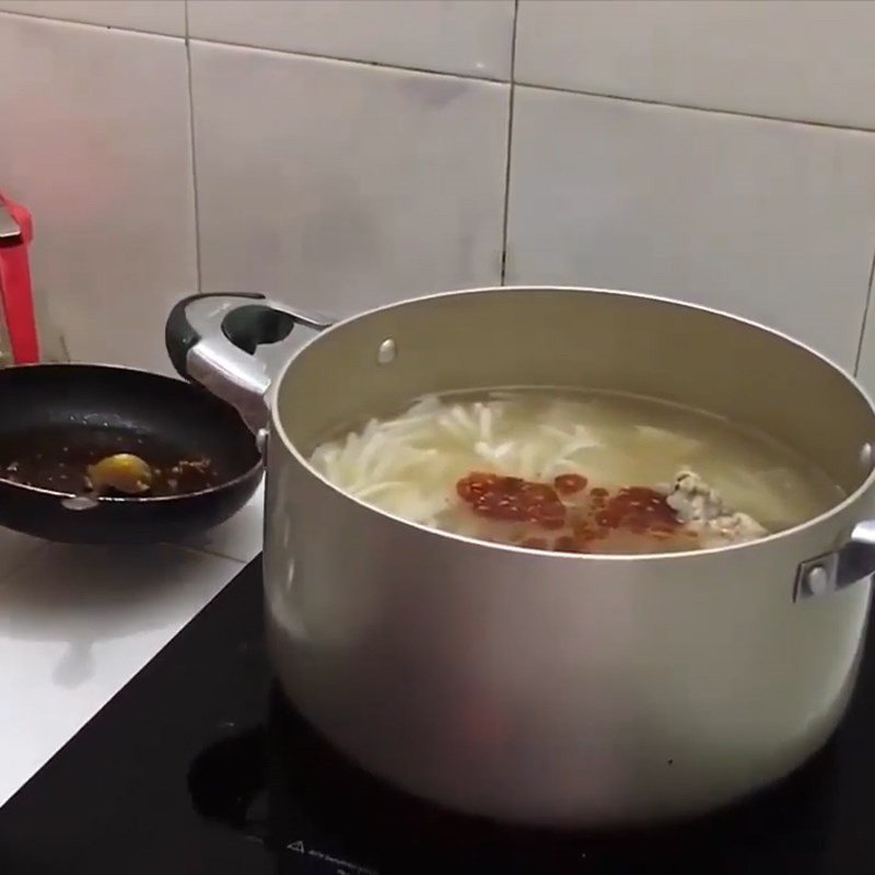 Hoàn thiện nồi bánh canh bột gạo xương heo thơm ngon