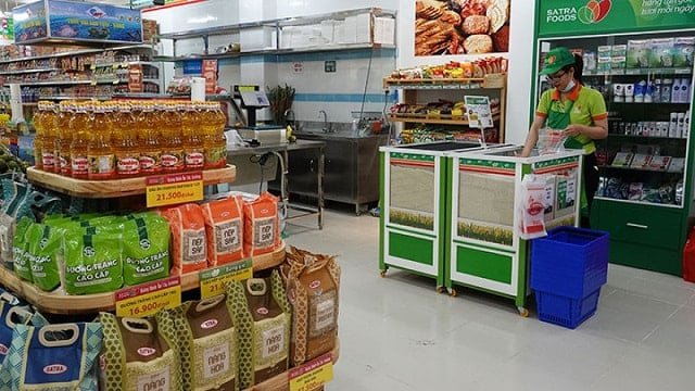 Kệ gỗ trưng bày gạo mang phong cách mộc mạc
