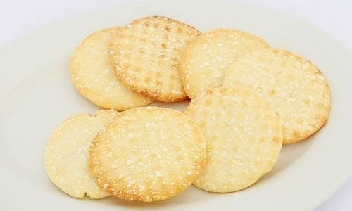 Kết hợp bánh gạo an an với thực phẩm giàu protein giúp ổn định đường huyết
