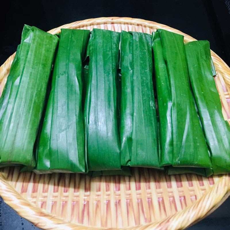Kỹ thuật gói bánh tẻ bằng lá chuối truyền thống