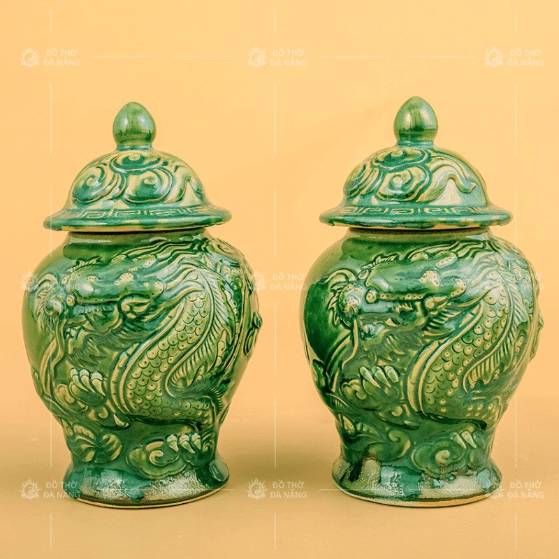 Lưu ý khi thay 3 hũ gạo muối nước trên bàn thờ: không đổ hết phần cũ