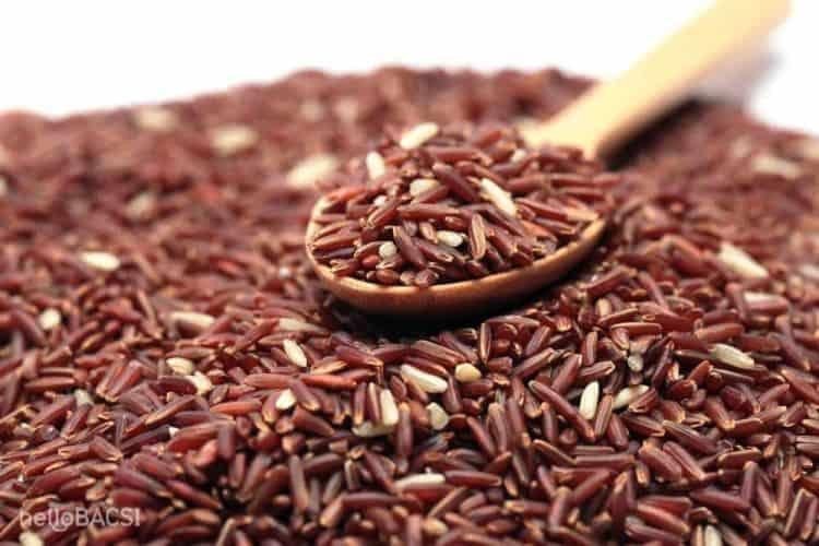 Ly nước gạo lứt rang giúp cải thiện làn da từ sâu bên trong cơ thể, mang lại vẻ rạng rỡ