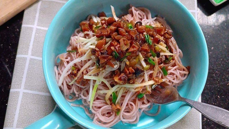 Món bún gạo lứt trộn chay thanh đạm và bổ dưỡng