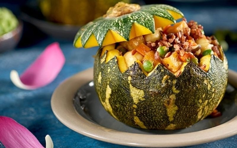 Món cơm gạo lứt đỏ bí đỏ thơm ngon