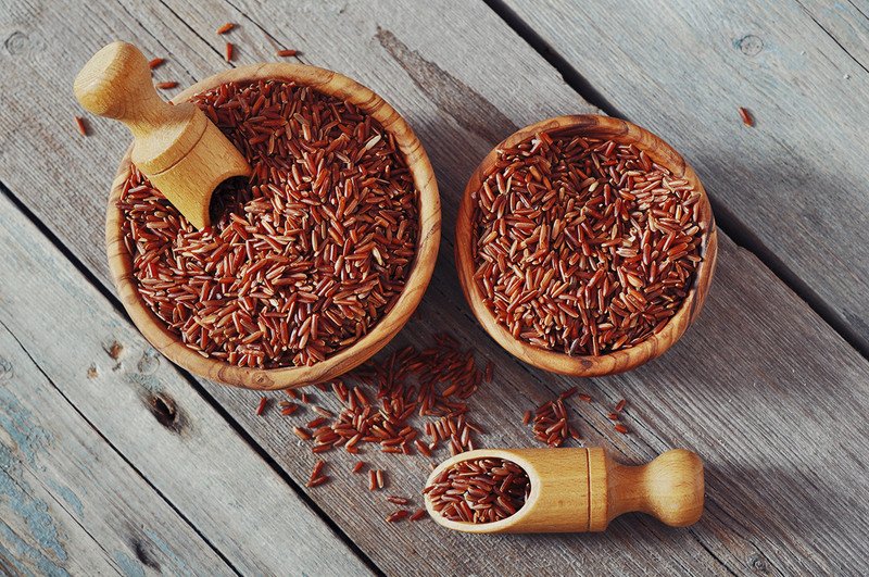 Một bát cơm gạo lứt thơm ngon, cung cấp calo và năng lượng bền vững cho chế độ ăn kiêng.