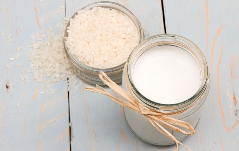 Một ly sữa gạo lứt thơm ngon, hình ảnh minh họa cho thắc mắc sữa gạo lứt bao nhiêu calo