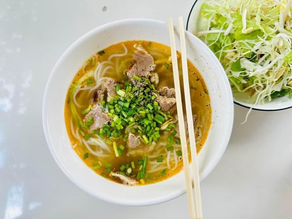 Người bệnh tiểu đường thưởng thức bún gạo an toàn với khẩu phần kiểm soát.