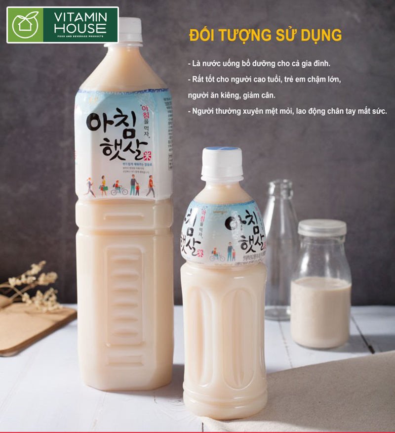 Người phụ nữ thưởng thức nước gạo rang Hàn Quốc thanh mát, bổ dưỡng