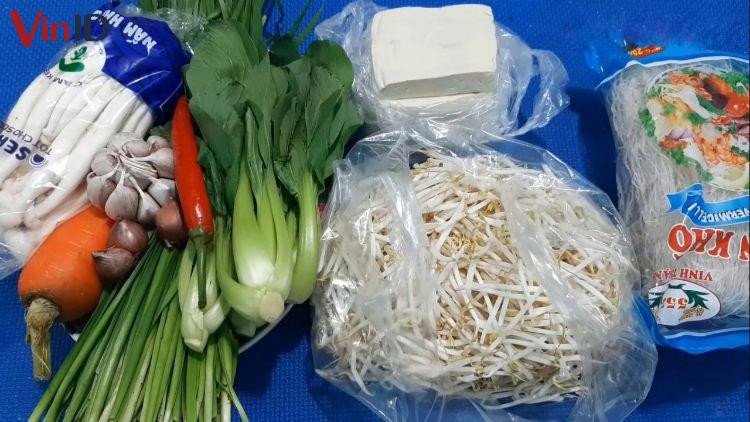 Nguyên liệu tươi sạch cho món bún gạo xào chay tại Tâm An Farm