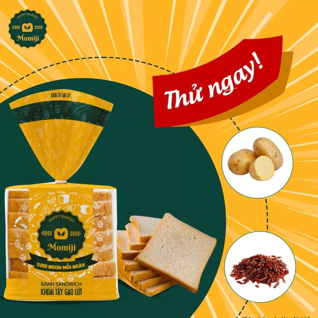 Những chiếc bánh mì khoai tây gạo lứt được xếp ngay ngắn, chuẩn bị đóng gói, thể hiện quy trình sản xuất sạch