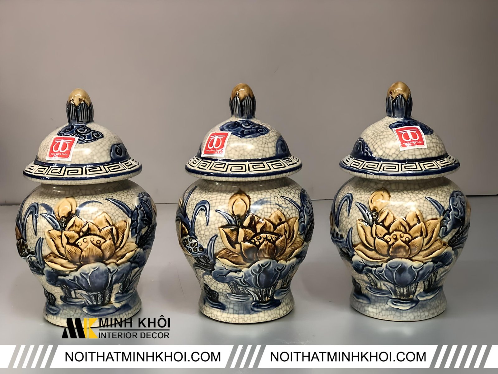Những lưu ý quan trọng khi thay mới hũ gạo muối nước trên bàn thờ Thần Tài
