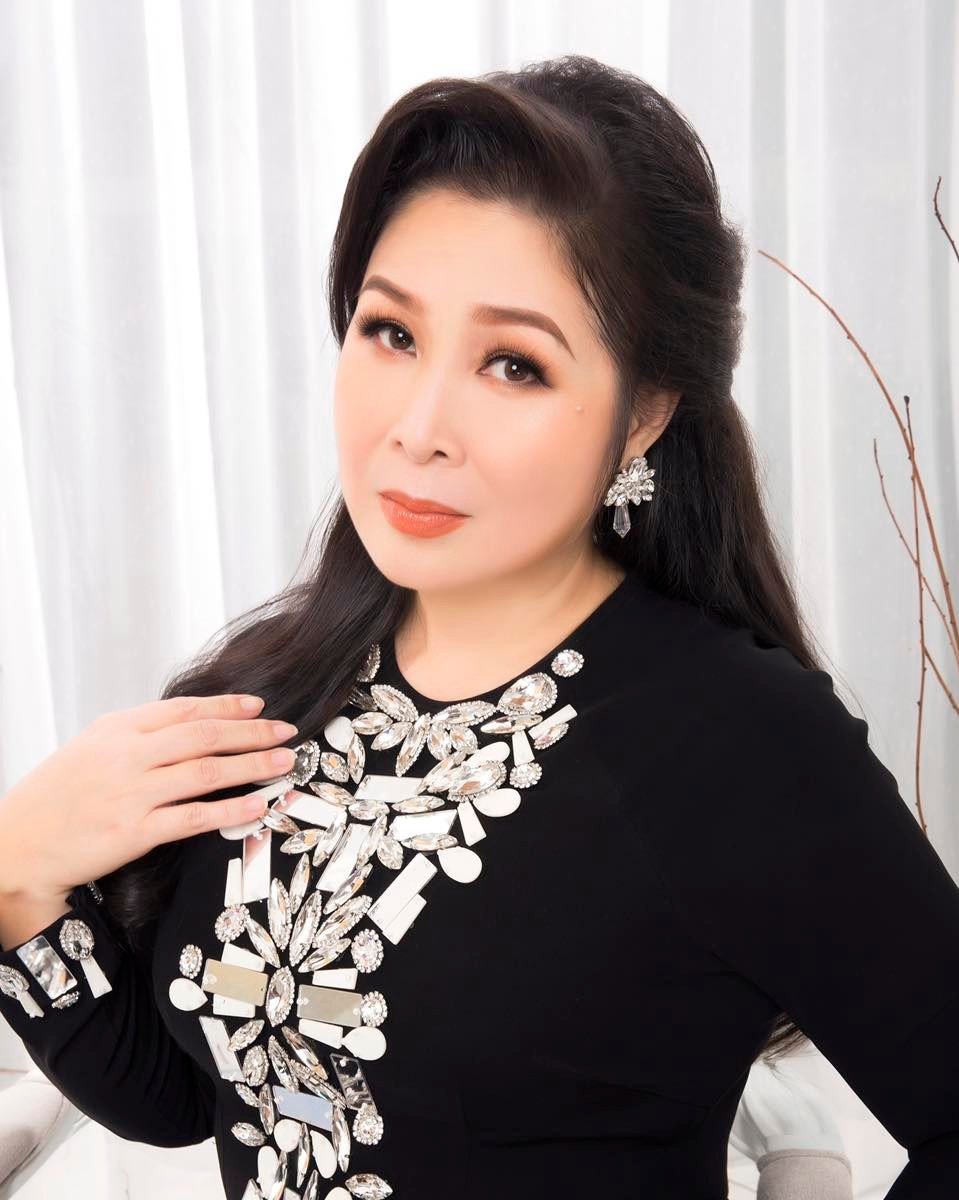 NSND Hồng Vân trong vai bà Mai Gạo Nếp Gạo Tẻ và sự nghiệp hiện tại
