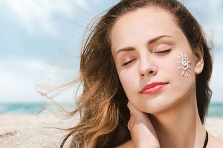 Nước vo gạo chứa hợp chất tự nhiên giúp bảo vệ da khỏi tác hại của tia UV