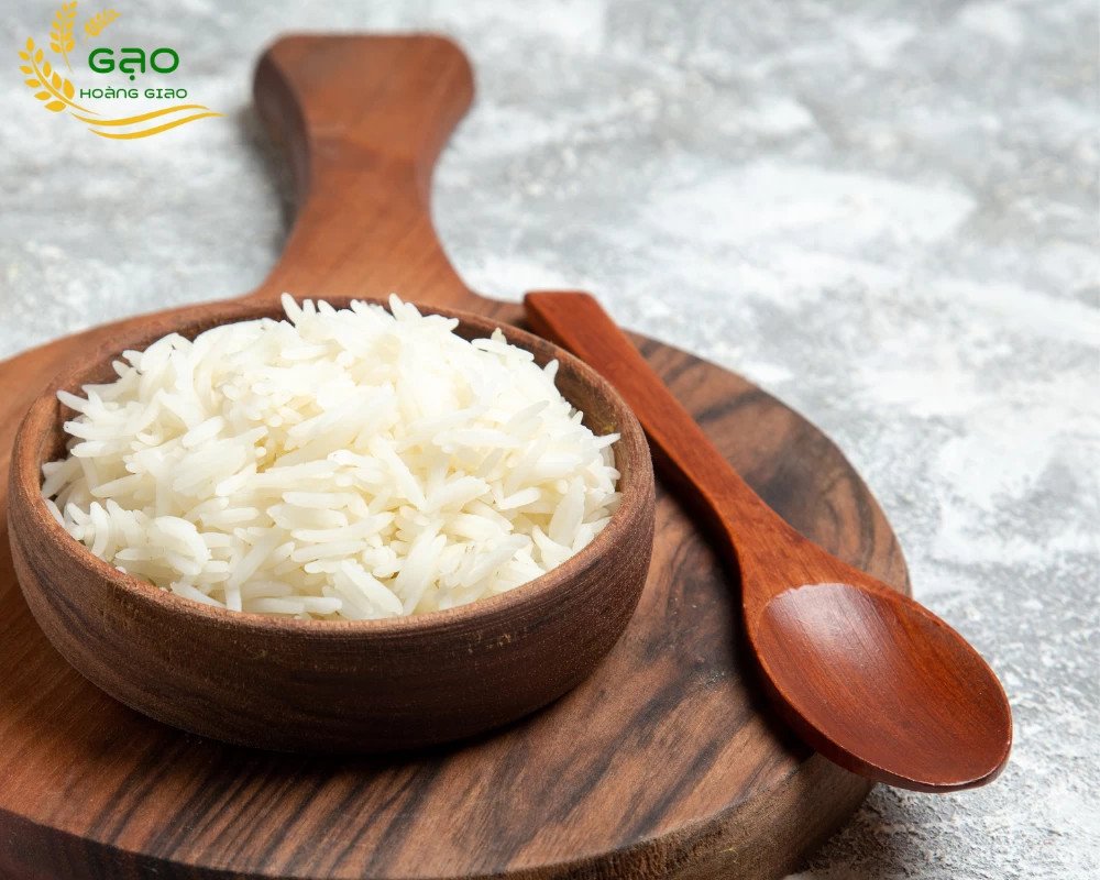 Phần cơm gạo Séng Cù nóng hổi, dẻo thơm