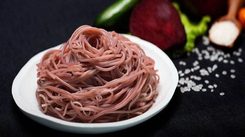 So sánh lượng calo trong 100g bún gạo lứt đỏ