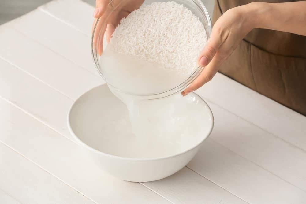 Tần suất và lưu ý khi gội đầu bằng nước vo gạo để tóc luôn đẹp