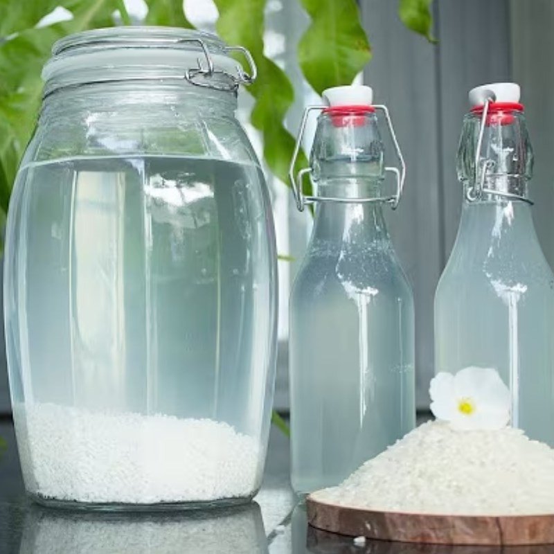Thành phẩm giấm gạo trong chai thủy tinh