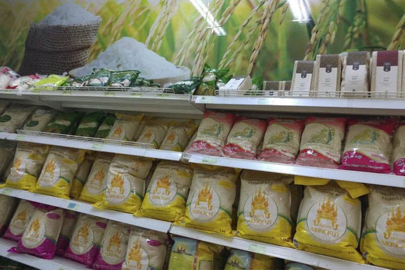Thiết kế nội thất cửa hàng gạo hiện đại