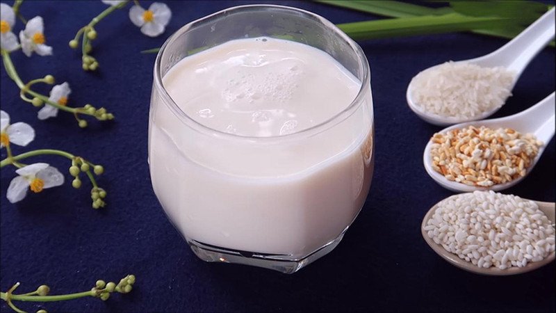 Thời điểm uống nước gạo rang phù hợp giúp phát huy tối đa lợi ích