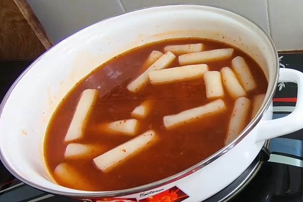 Tương ớt Việt Nam dùng để làm xốt Tokbokki