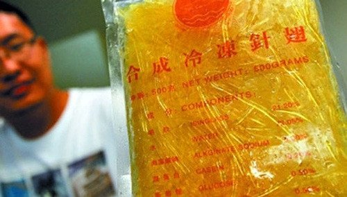 Vây cá mập giả làm từ cao su, minh chứng cho sự đa dạng của thực phẩm nhân tạo trên thị trường
