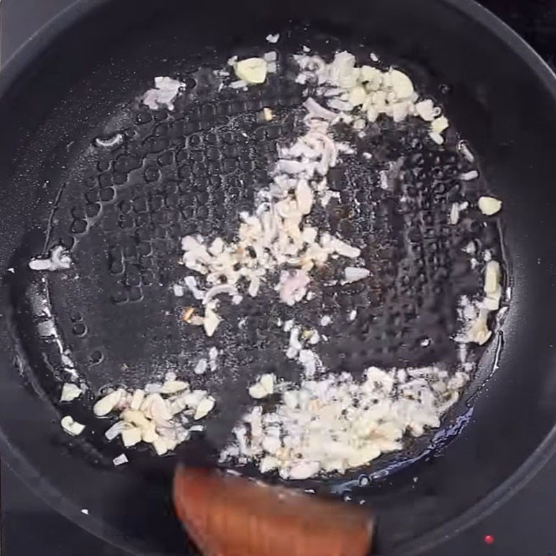 Xào nhân thịt và nấm cho món bánh tẻ