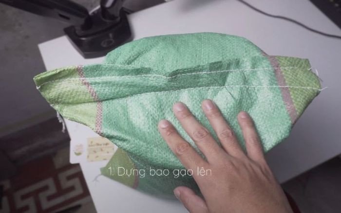 Xoay bao gạo để tìm đường chỉ may đơn