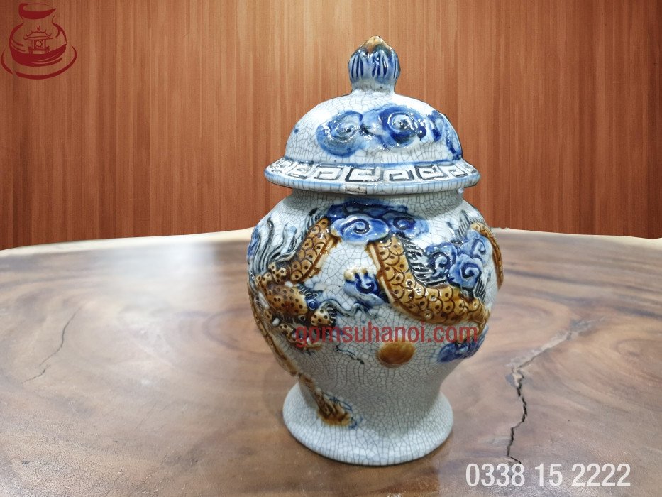 Bộ chóe thờ men rạn Bát Tràng dùng đựng 3 hũ muối gạo nước trên ban thờ.
