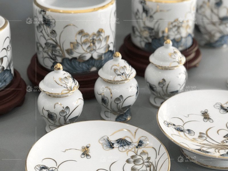 Cách sắp xếp 3 hũ gạo muối nước trên bàn thờ chuẩn phong thủy